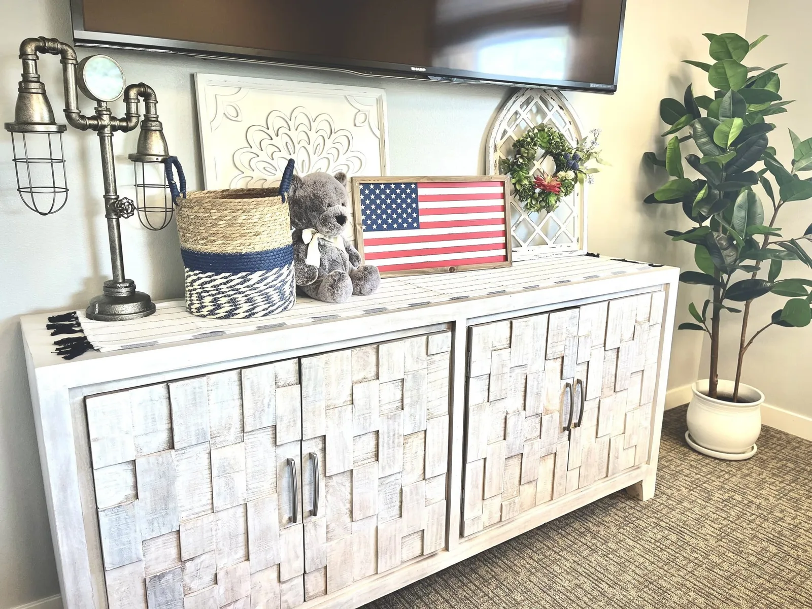 Waiting room seating at the Clubhouse Pediatric Dentistry Idaho Falls office