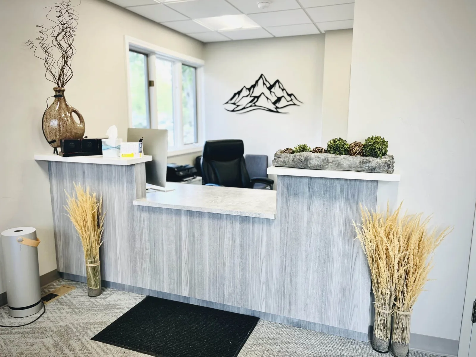 Front desk at the Clubhouse Pediatric Dentistry Jackson office